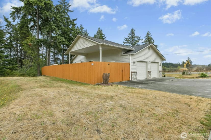 Property photo for 2360 Sw Vista Park Drive, Oak Harbor photo 3