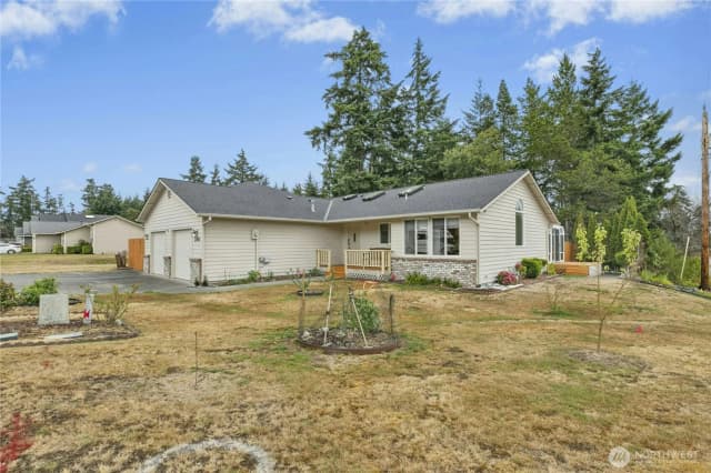 Property photo for 2360 Sw Vista Park Drive, Oak Harbor photo 2