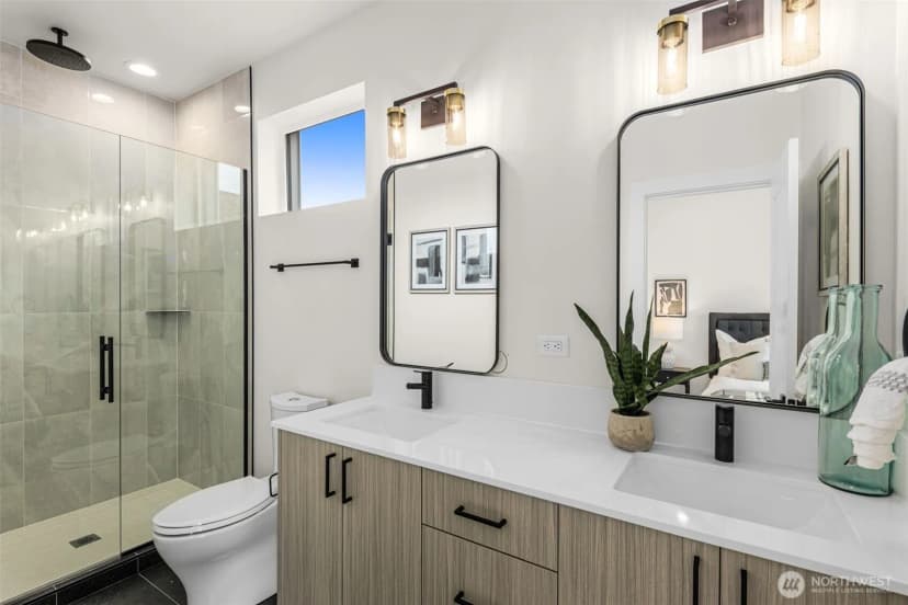 Property photo for 1124 B 13th Avenue, Seattle photo 14