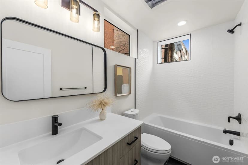 Property photo for 1124 B 13th Avenue, Seattle photo 12