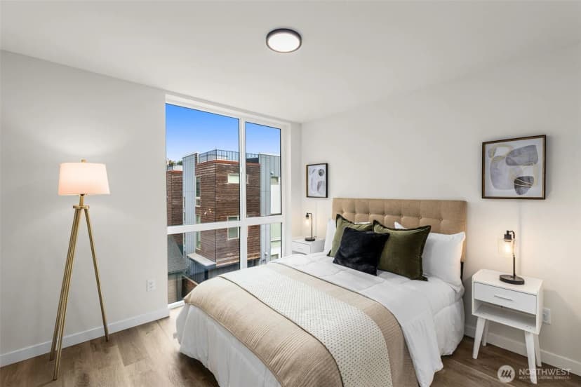 Property photo for 1124 B 13th Avenue, Seattle photo 11