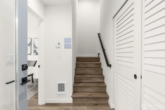 Property photo for 1124 B 13th Avenue, Seattle photo 2