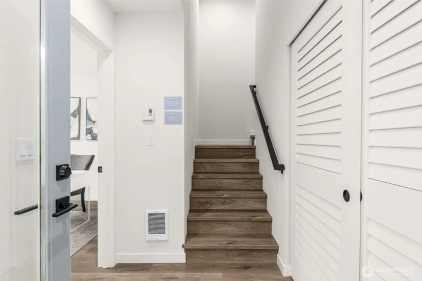 Property photo for 1124 B 13th Avenue, Seattle photo 2