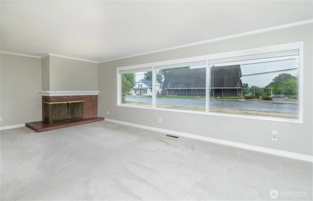 Property photo for 901 E Grover Street, Lynden photo 3