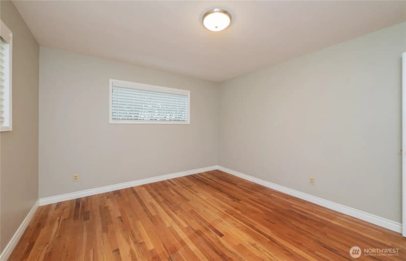 Property photo for 901 E Grover Street, Lynden photo 9