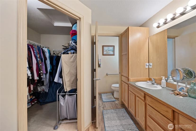 Property photo for 1713 Winterwood Drive, Centralia photo 18