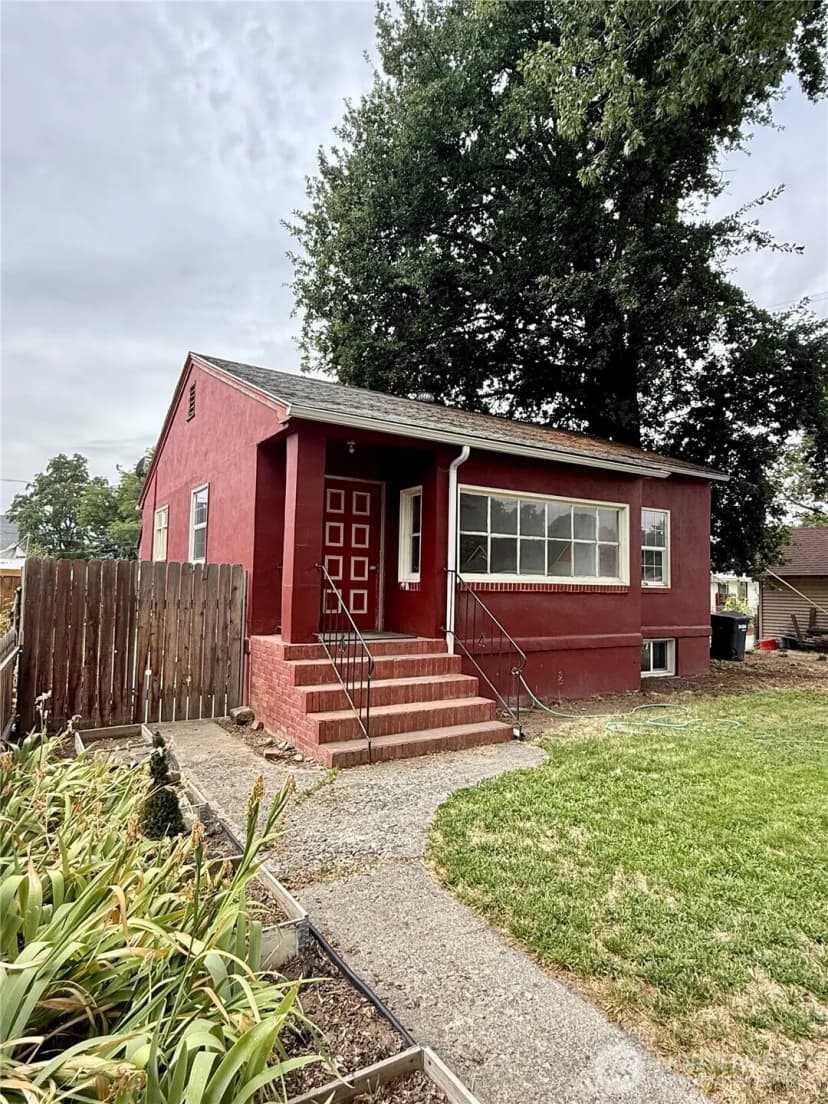 Property photo for 412 S 4th Street, Dayton
