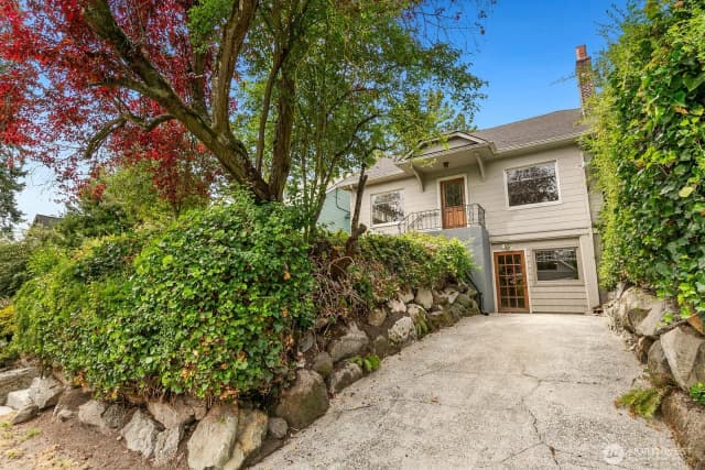 Property photo for 4725 4th Avenue Ne, Seattle photo 2