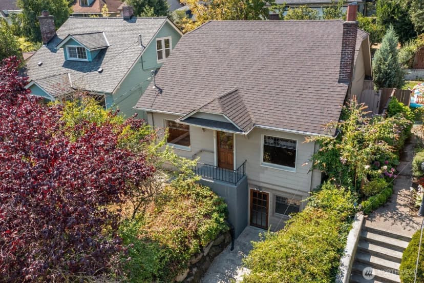 Property photo for 4725 4th Avenue Ne, Seattle