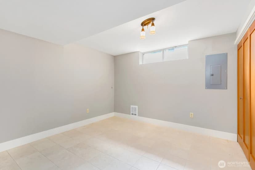 Property photo for 4725 4th Avenue Ne, Seattle photo 24