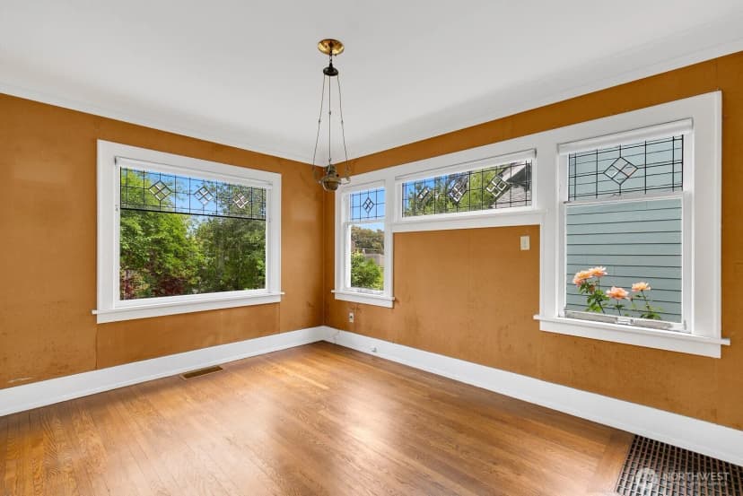 Property photo for 4725 4th Avenue Ne, Seattle photo 9