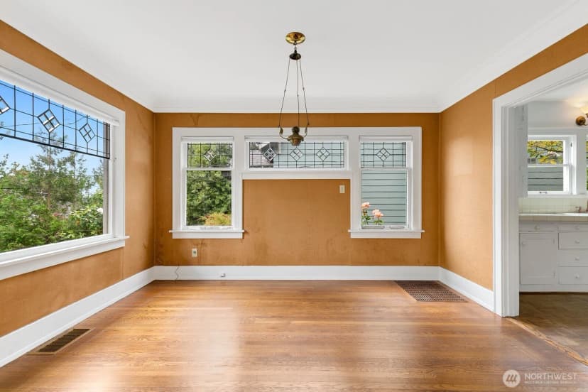 Property photo for 4725 4th Avenue Ne, Seattle photo 8