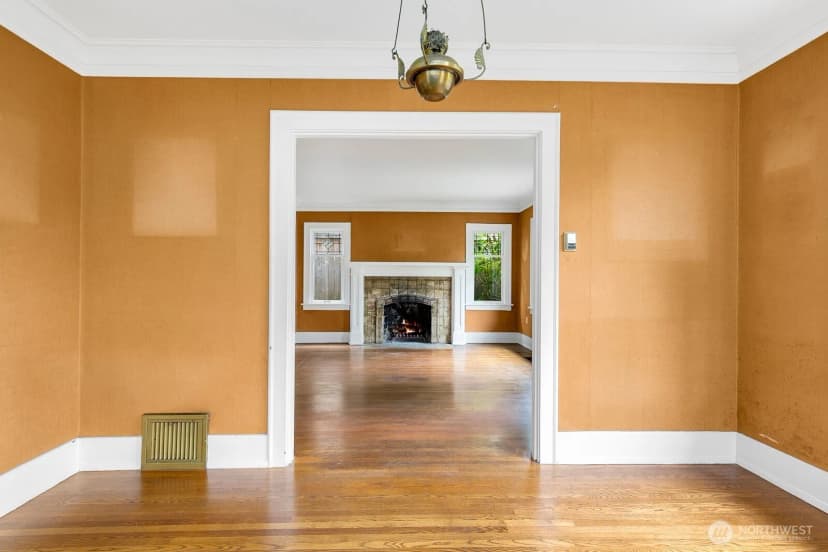 Property photo for 4725 4th Avenue Ne, Seattle photo 10