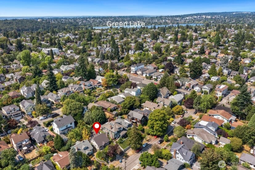 Property photo for 4725 4th Avenue Ne, Seattle photo 31