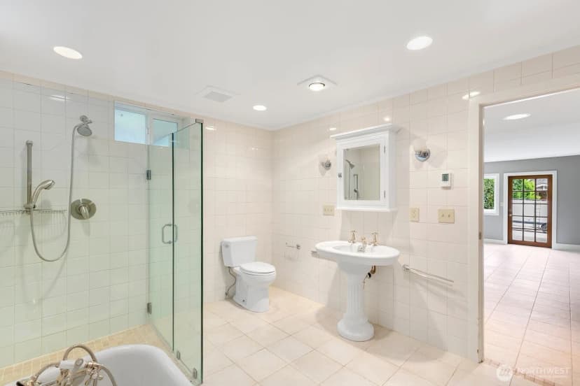 Property photo for 4725 4th Avenue Ne, Seattle photo 21