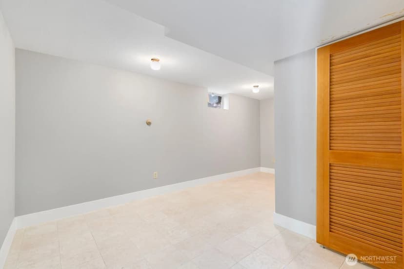 Property photo for 4725 4th Avenue Ne, Seattle photo 23