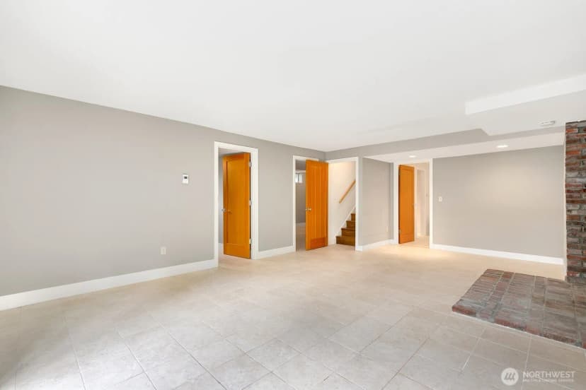 Property photo for 4725 4th Avenue Ne, Seattle photo 19