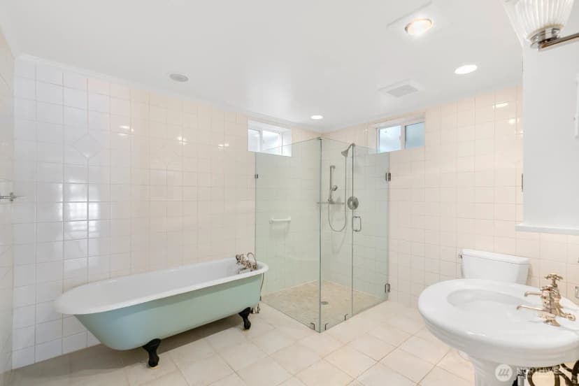 Property photo for 4725 4th Avenue Ne, Seattle photo 22