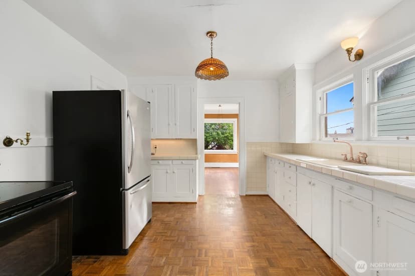 Property photo for 4725 4th Avenue Ne, Seattle photo 13