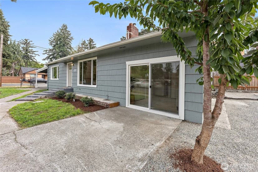 Property photo for 11803 C Street S, Parkland