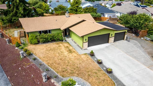 Property photo for 718 Elizabeth Place, Port Angeles photo 2