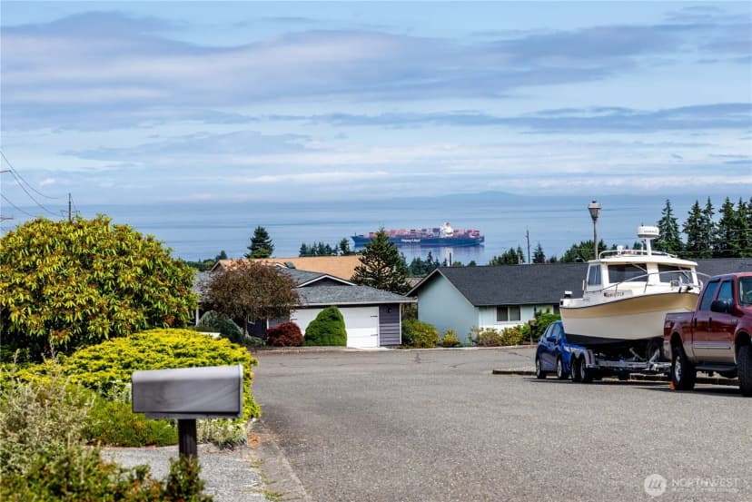 Property photo for 718 Elizabeth Place, Port Angeles photo 16
