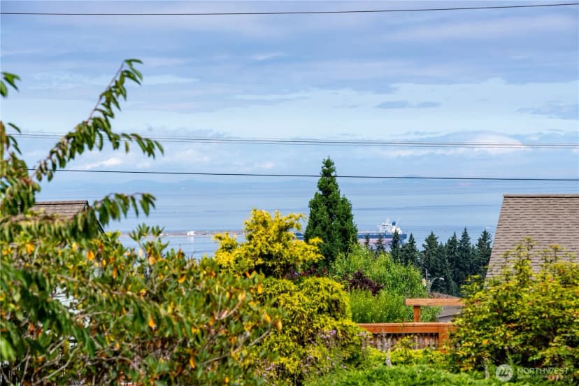 Property photo for 718 Elizabeth Place, Port Angeles photo 3