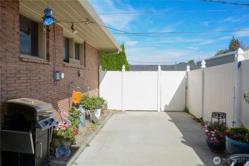 Property photo for 310 W 9th Avenue, Ritzville photo 33