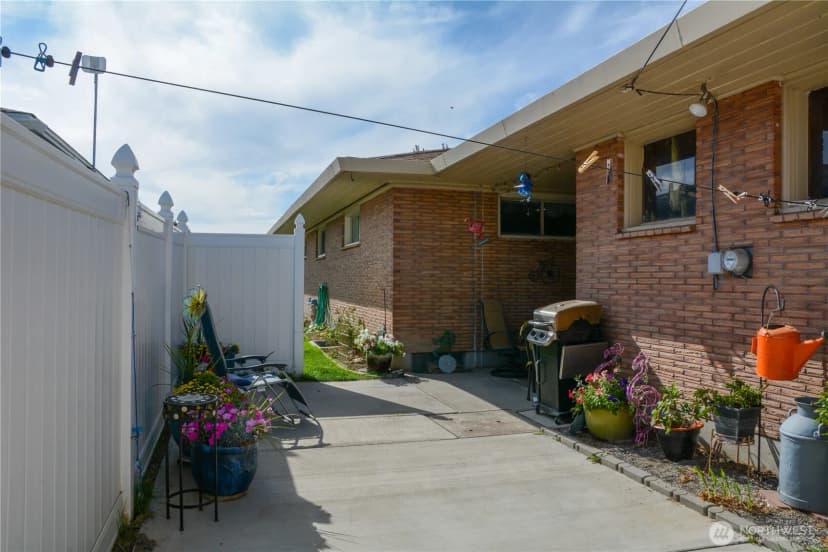 Property photo for 310 W 9th Avenue, Ritzville photo 34