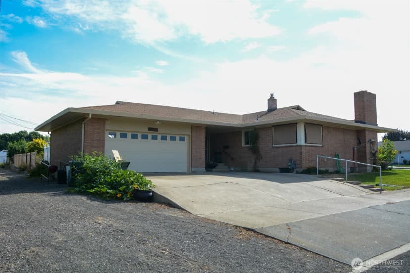 Property photo for 310 W 9th Avenue, Ritzville photo 37