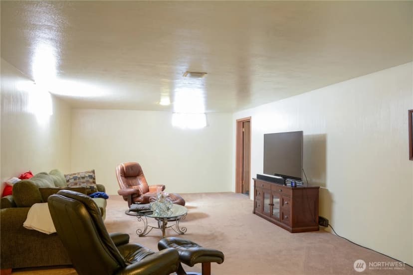 Property photo for 310 W 9th Avenue, Ritzville photo 19