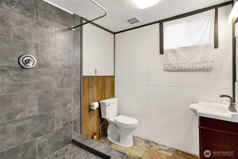 Property photo for 4516 Lincoln Road, Blaine photo 32