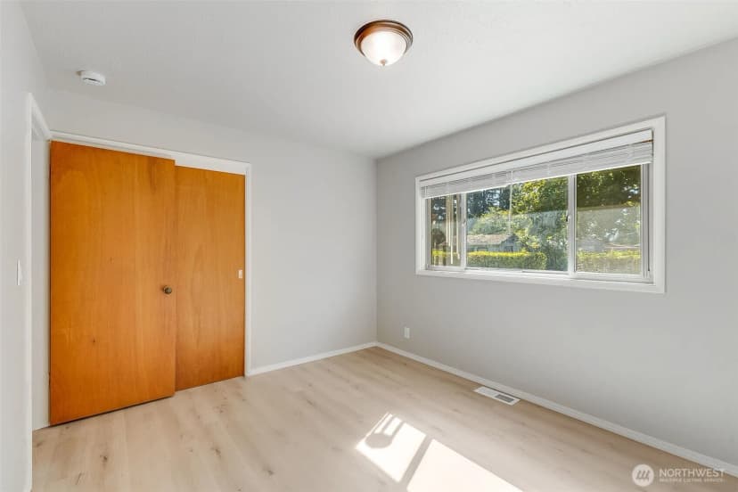 Property photo for 8906 Lenox Avenue Sw, Lakewood photo 15