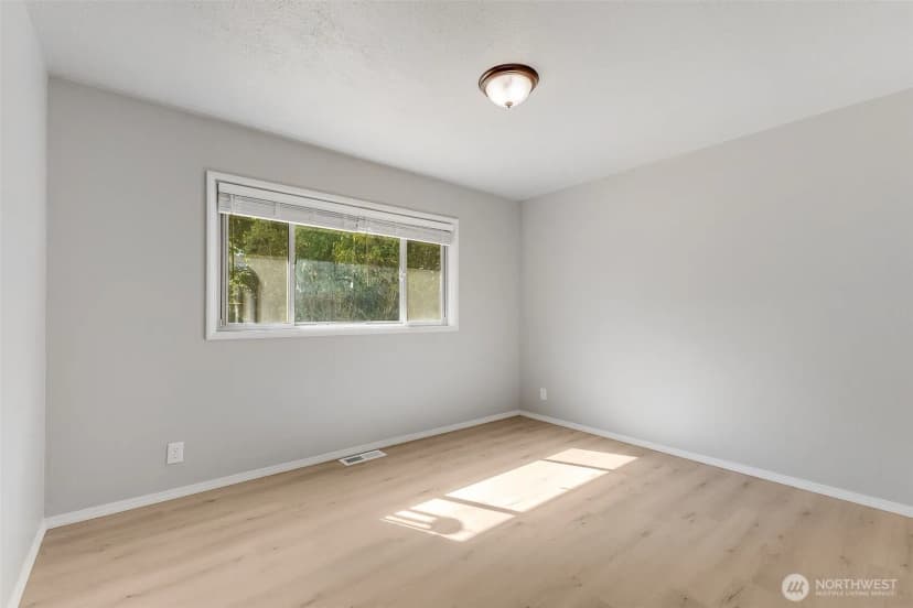 Property photo for 8906 Lenox Avenue Sw, Lakewood photo 14