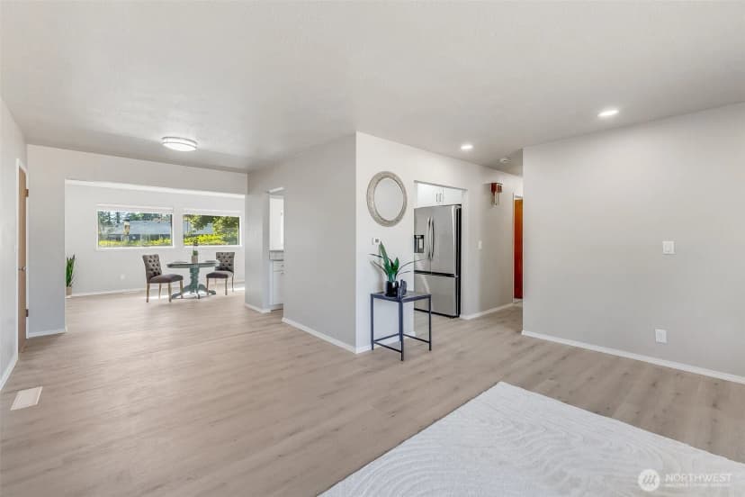 Property photo for 8906 Lenox Avenue Sw, Lakewood photo 7