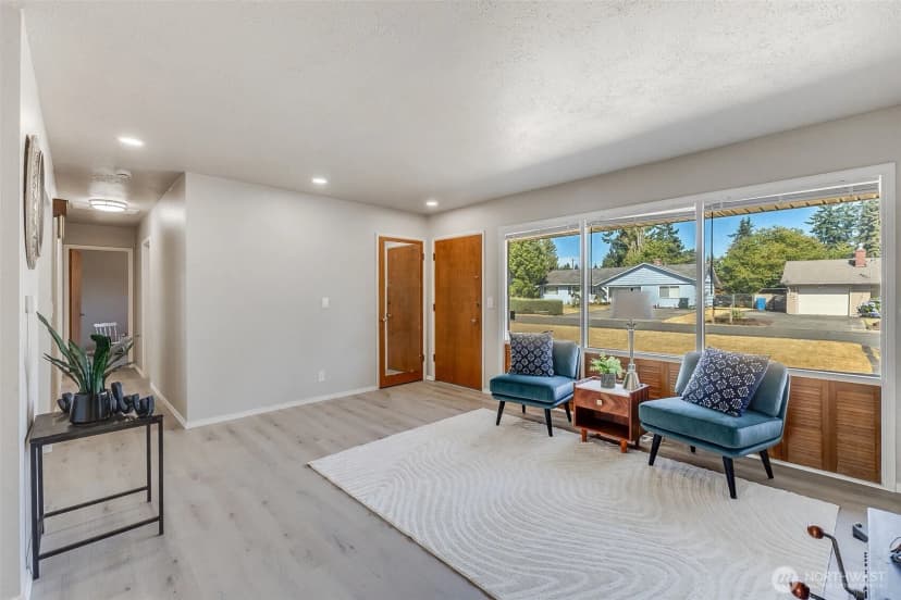 Property photo for 8906 Lenox Avenue Sw, Lakewood photo 6