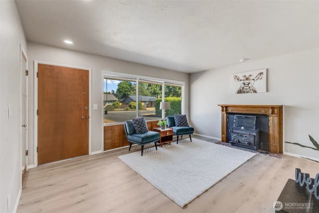 Property photo for 8906 Lenox Avenue Sw, Lakewood photo 5