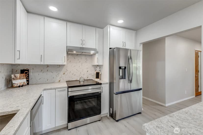 Property photo for 8906 Lenox Avenue Sw, Lakewood photo 9