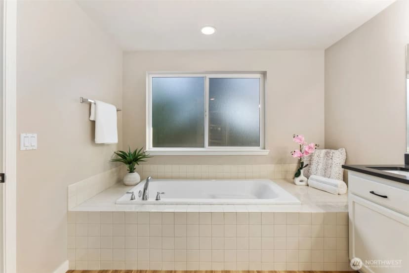 Property photo for 6203 Ne 4th Circle, Renton photo 35