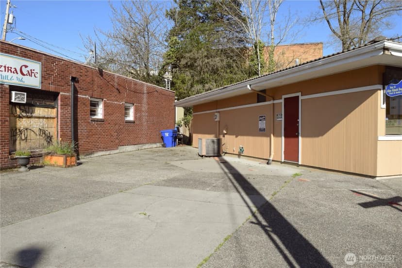 Property photo for 5200 Rainier Avenue S, Seattle photo 4