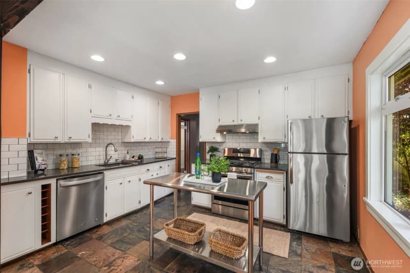 Property photo for 335 N 103rd Street, Seattle photo 11