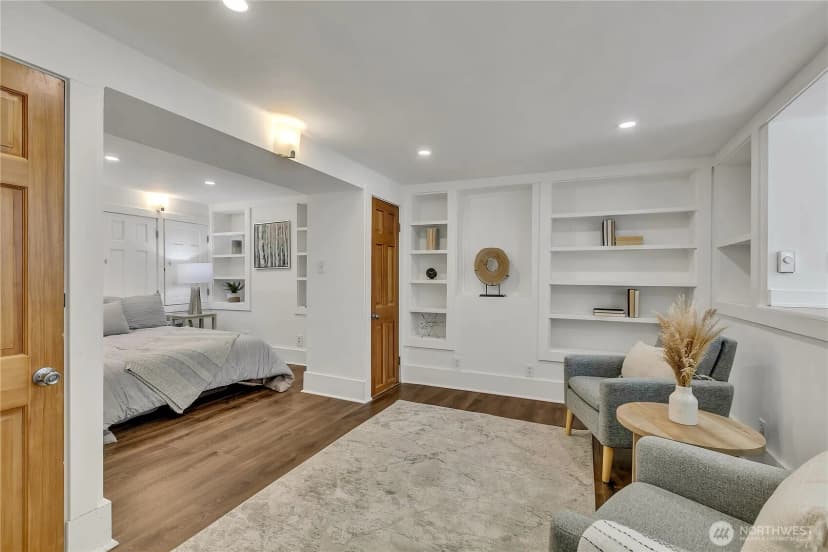 Property photo for 3829 Burke Avenue N, Seattle photo 25