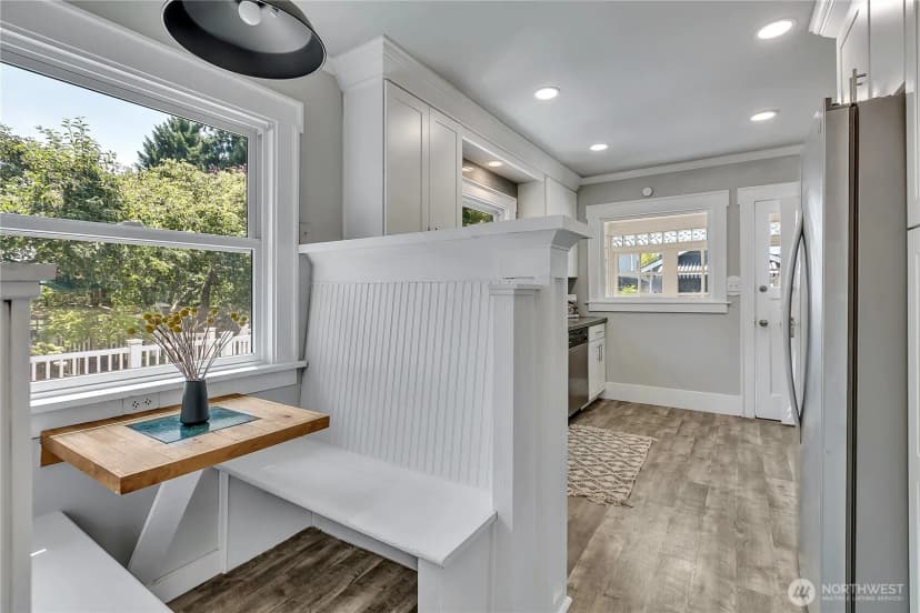 Property photo for 3829 Burke Avenue N, Seattle photo 14
