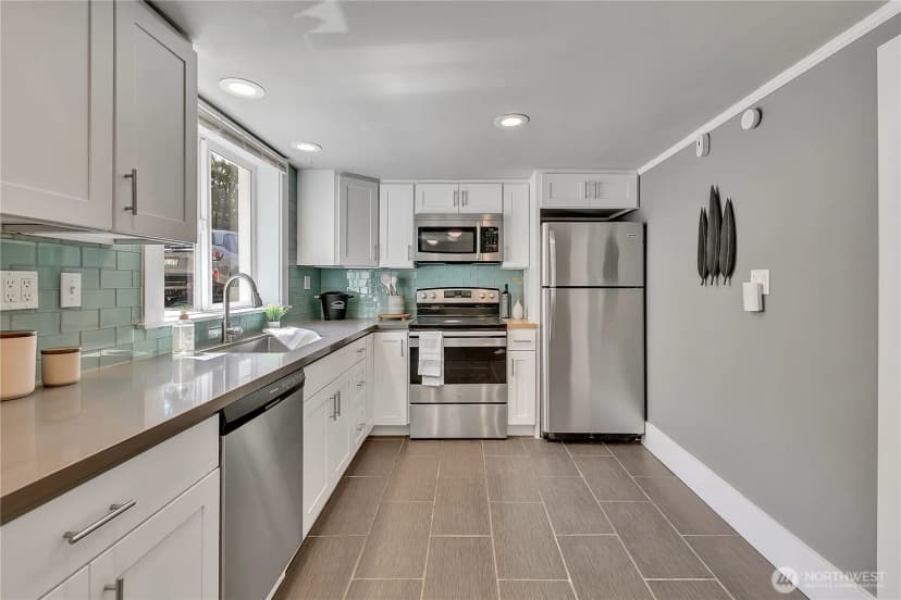 Property photo for 3829 Burke Avenue N, Seattle photo 24