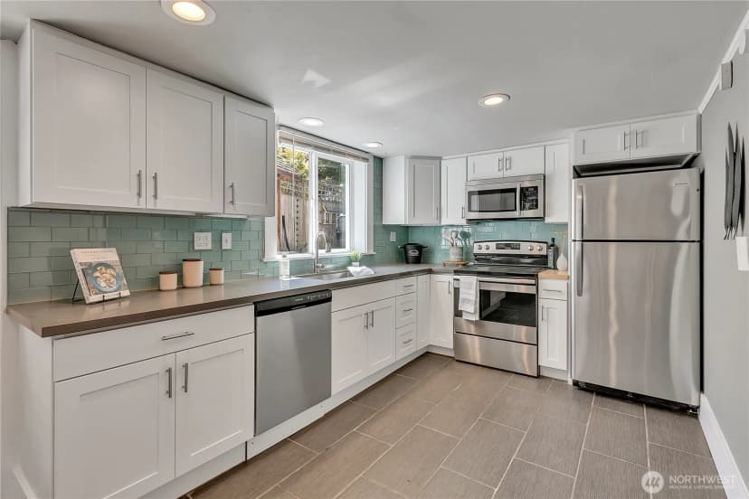 Property photo for 3829 Burke Avenue N, Seattle photo 5