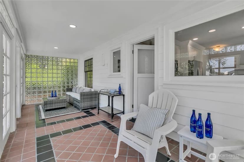 Property photo for 3829 Burke Avenue N, Seattle photo 15