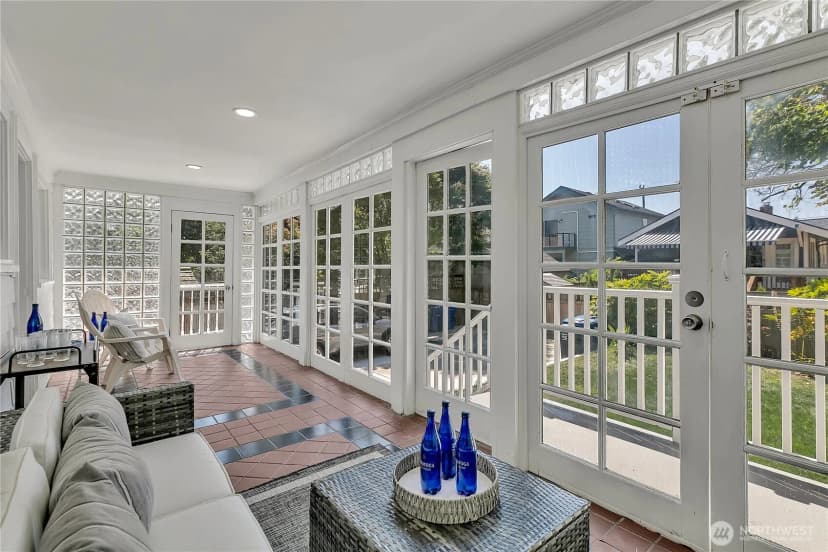 Property photo for 3829 Burke Avenue N, Seattle photo 6