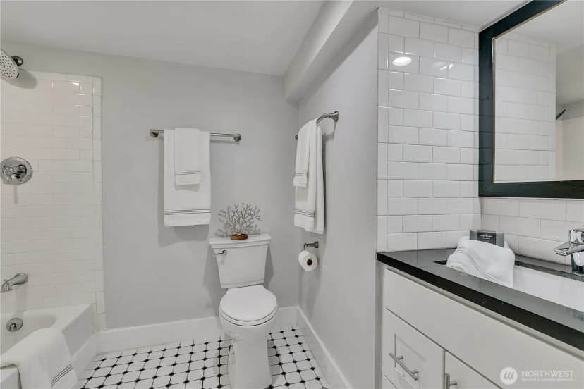 Property photo for 3829 Burke Avenue N, Seattle photo 10