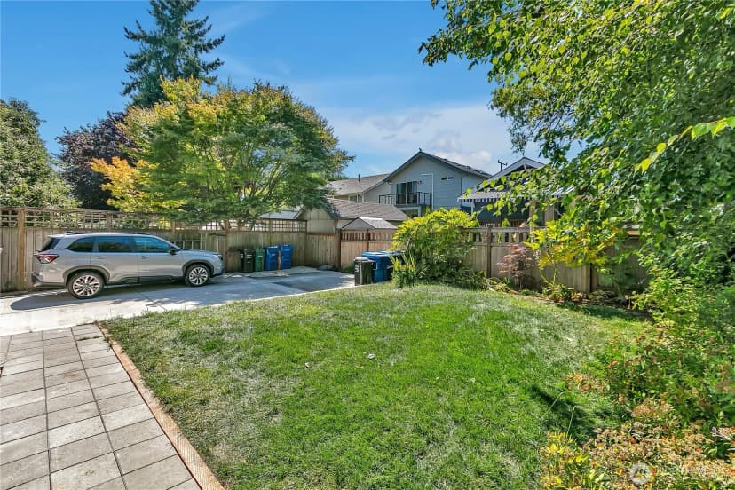 Property photo for 3829 Burke Avenue N, Seattle photo 31
