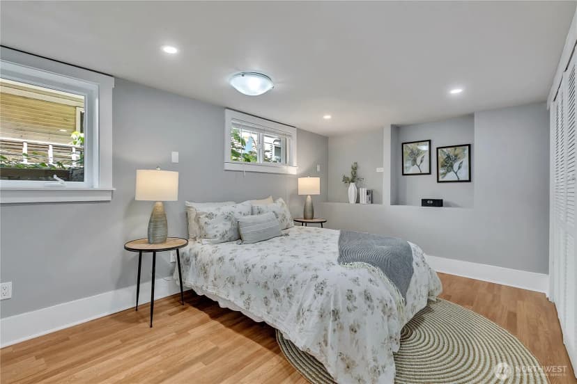 Property photo for 3829 Burke Avenue N, Seattle photo 28